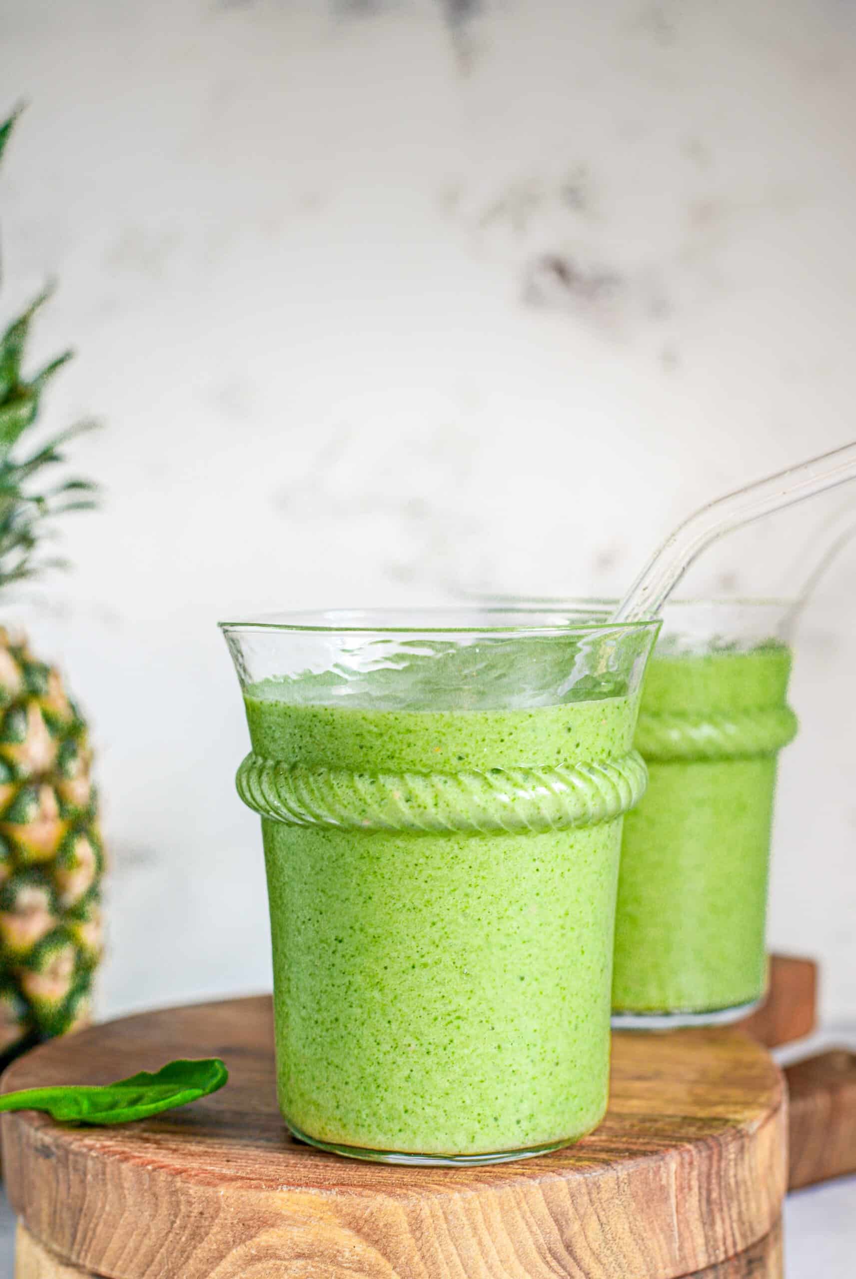 Easy Tropical Green Smoothie: A Refreshing Taste of Summer